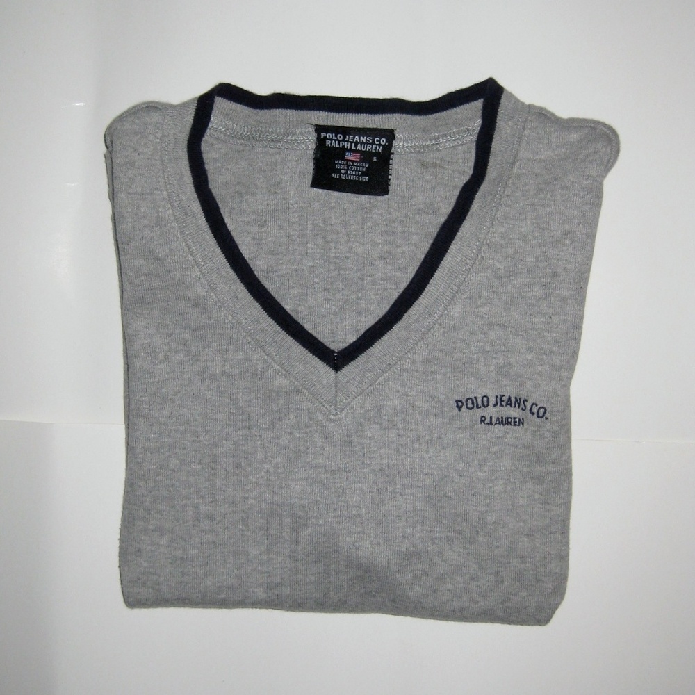 Women Ralph Lauren gray v-neck top size Small